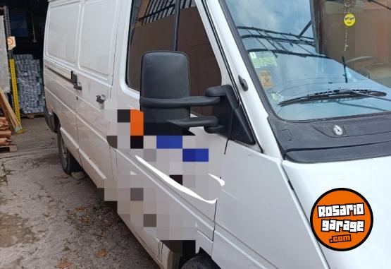 Utilitarios - Renault Trafic 2000 Diesel 111111Km - En Venta