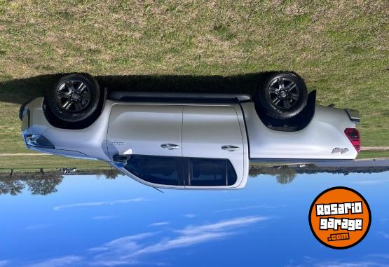 Camionetas - Toyota Hilux SRV 2025 Diesel 29500Km - En Venta