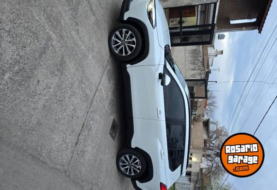 Autos - Toyota Corolla Cross 2023 Nafta 40000Km - En Venta