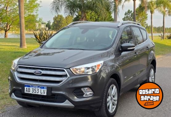 Autos - Ford Kuga 4x4 2017 Nafta 77000Km - En Venta