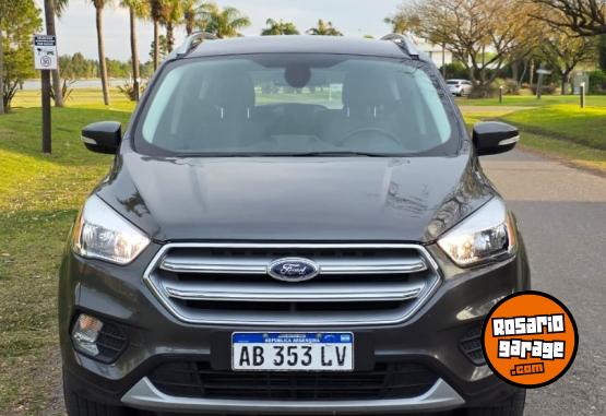 Autos - Ford Kuga 4x4 2017 Nafta 77000Km - En Venta