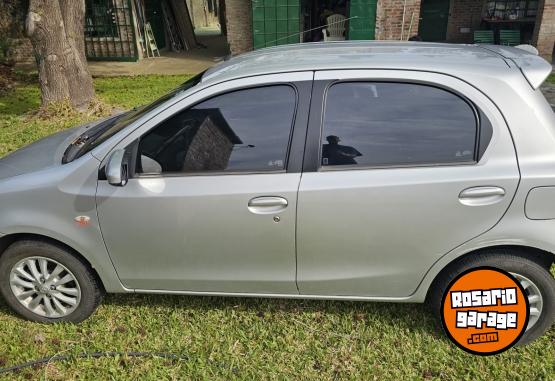 Autos - Toyota ETIOS 2014 GNC 96000Km - En Venta