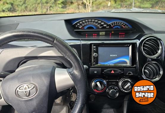 Autos - Toyota ETIOS 2014 GNC 96000Km - En Venta