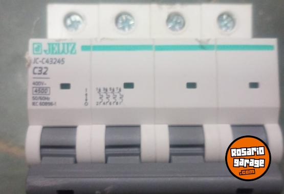 Hogar - Bajada trifásica con pipetas mas disyuntor y térmica - En Venta