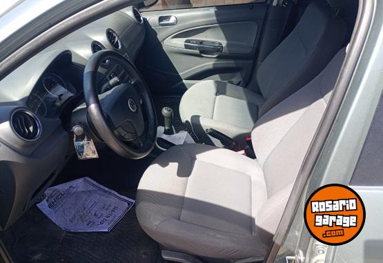 Autos - Volkswagen Gol trend 2010 GNC 139000Km - En Venta