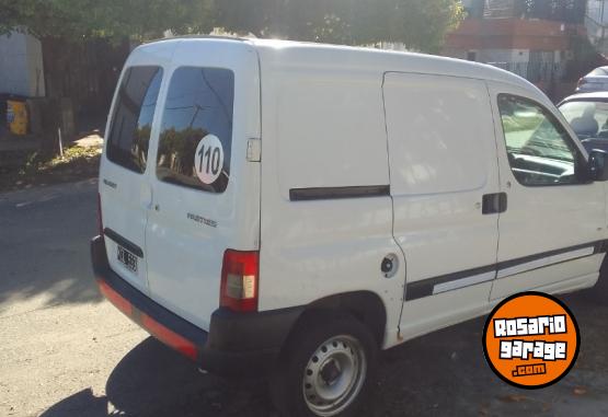Utilitarios - Peugeot Partner 2011 Diesel 277000Km - En Venta