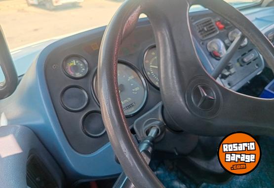 Camiones y Gr�as - Mercedes Benz L1218 51 - A�o 2001 - En Venta