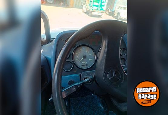 Camiones y Gr�as - Mercedes Benz L1218 51 - A�o 2001 - En Venta