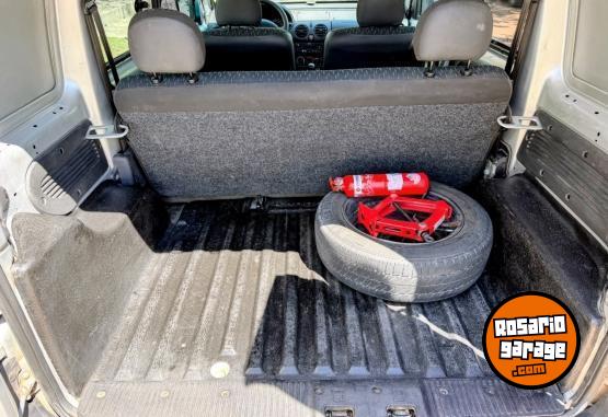 Utilitarios - Renault Kangoo 2017 GNC 150000Km - En Venta