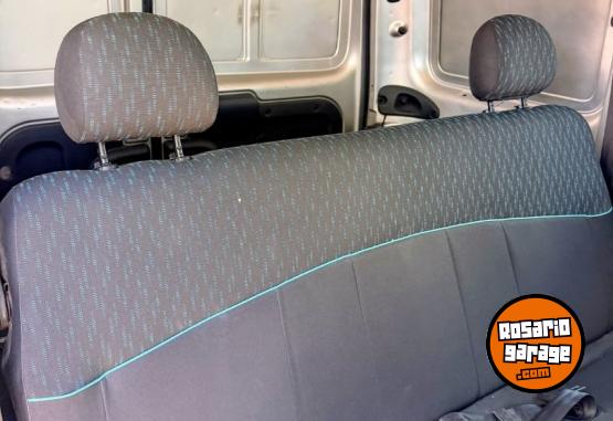 Utilitarios - Renault Kangoo 2017 GNC 150000Km - En Venta