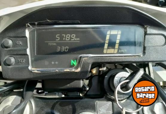 Motos - Honda Tornado 2023 Nafta 5789Km - En Venta