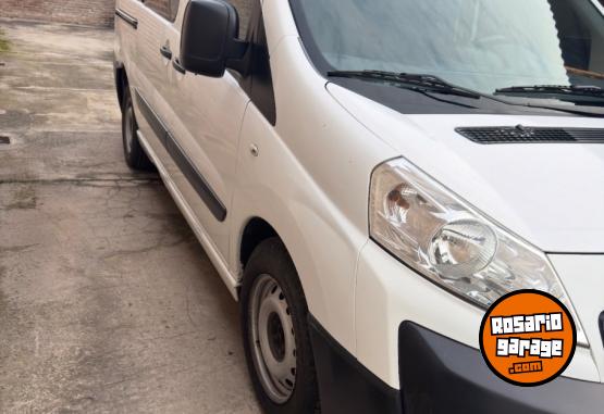 Utilitarios - Peugeot Expert 2016 Diesel 300000Km - En Venta