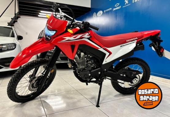 Motos - Honda TORNADO XR300 2024 Nafta 7300Km - En Venta