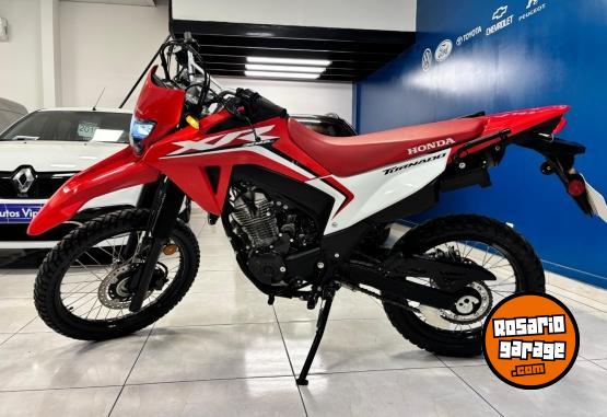 Motos - Honda TORNADO XR300 2024 Nafta 7300Km - En Venta