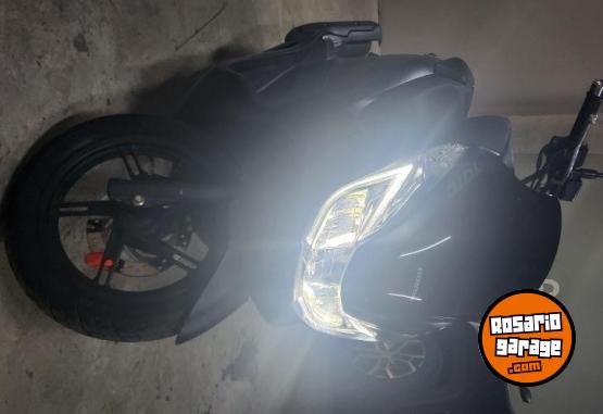 Motos - Honda PCX 150 2017 Nafta 17500Km - En Venta