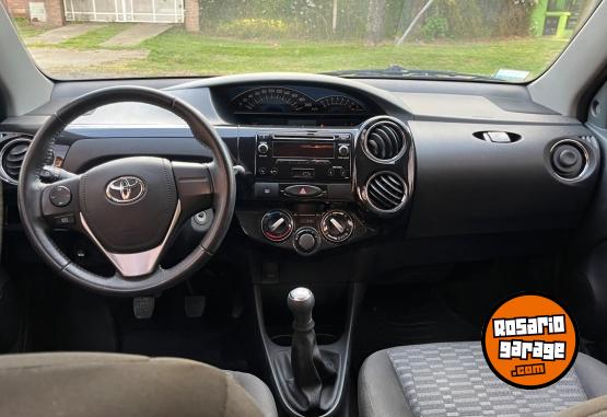 Autos - Toyota Etios XLS 2014 Nafta 53750Km - En Venta