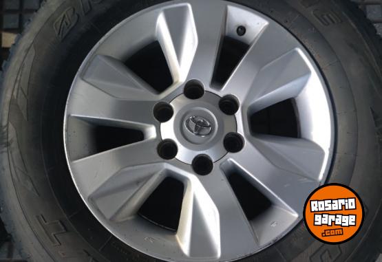 Accesorios para Autos - Llantas 17 Toyota Hilux Original Muy buenas. $1.600.000 las 4. NO BAJO PRECIO - En Venta