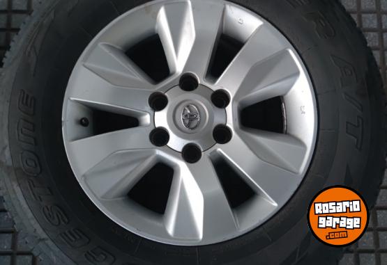 Accesorios para Autos - Llantas 17 Toyota Hilux Original Muy buenas. $1.600.000 las 4. NO BAJO PRECIO - En Venta