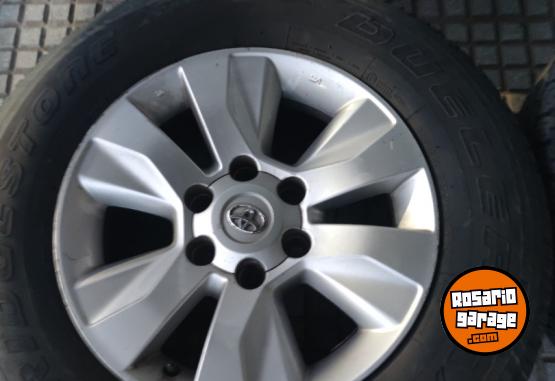 Accesorios para Autos - Llantas 17 Toyota Hilux Original Muy buenas. $1.600.000 las 4. NO BAJO PRECIO - En Venta