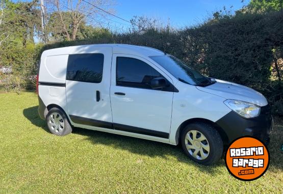 Utilitarios - Renault Kangoo 2 Express Emotion 2023 Nafta 40000Km - En Venta