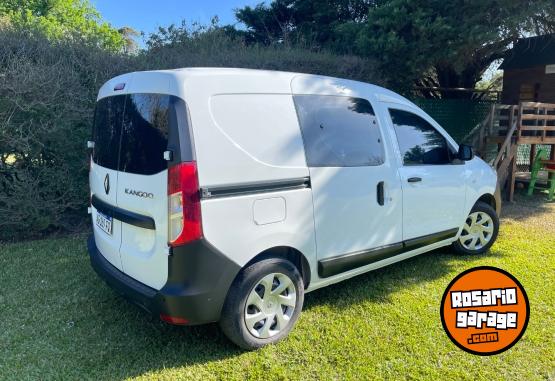 Utilitarios - Renault Kangoo 2 Express Emotion 2023 Nafta 40000Km - En Venta