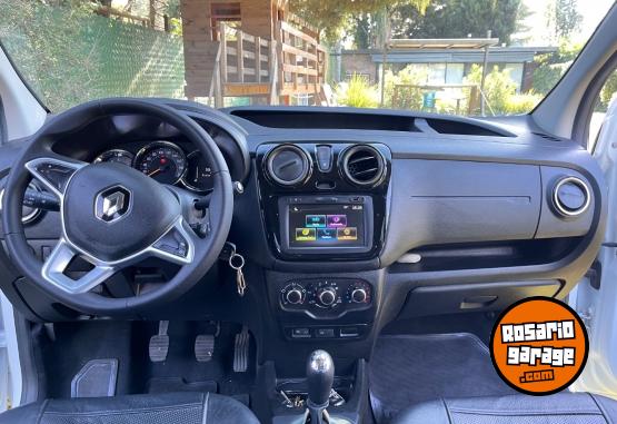 Utilitarios - Renault Kangoo 2 Express Emotion 2023 Nafta 40000Km - En Venta