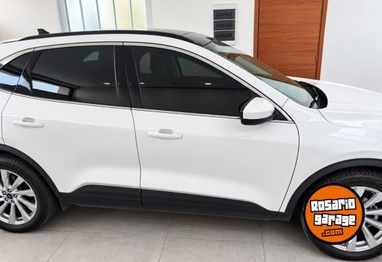 Camionetas - Ford KUGA HIBRIDA TITANIUM 4X4 2022 Electrico / Hibrido 67000Km - En Venta