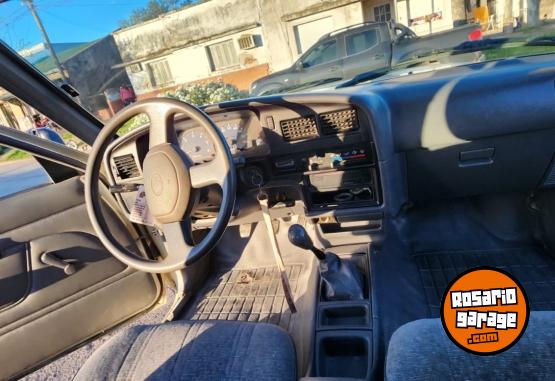 Camionetas - Toyota Hilux 4x2 2004 Diesel 305000Km - En Venta