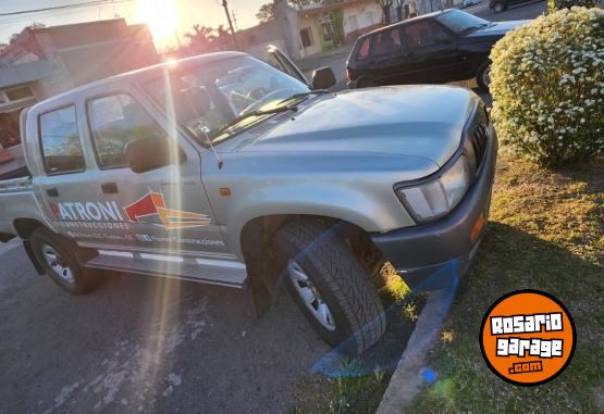 Camionetas - Toyota Hilux 4x2 2004 Diesel 305000Km - En Venta