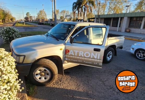 Camionetas - Toyota Hilux 4x2 2004 Diesel 305000Km - En Venta