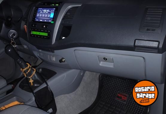 Camionetas - Toyota Hilux Srv 4x2 2011 Diesel 179600Km - En Venta
