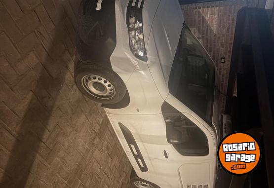 Utilitarios - Peugeot Partner 2026 Diesel 8000Km - En Venta