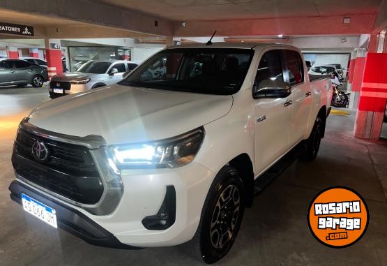 Camionetas - Toyota Hilux SRX 4x4 automática 2023 Diesel 100000Km - En Venta