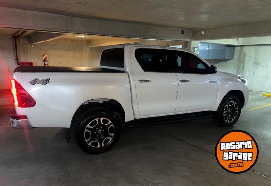 Camionetas - Toyota Hilux SRX 4x4 automática 2023 Diesel 100000Km - En Venta