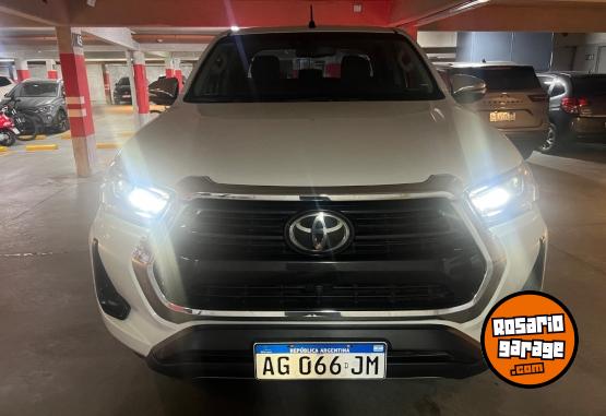 Camionetas - Toyota Hilux SRX 4x4 automática 2023 Diesel 100000Km - En Venta