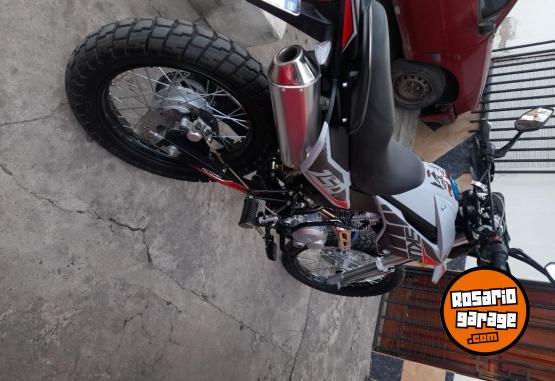 Motos - Motomel Skua silver 150 edici�n 2026 Nafta 3000Km - En Venta