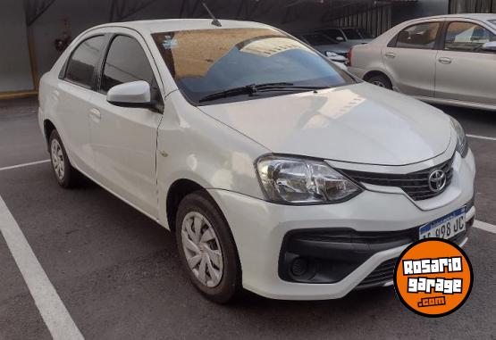 Autos - Toyota Etios XS 1.5 6M/T Sedán 2017 Nafta 91500Km - En Venta