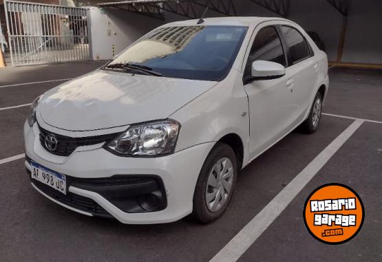 Autos - Toyota Etios XS 1.5 6M/T Sedán 2017 Nafta 91500Km - En Venta