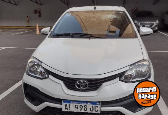 Autos - Toyota Etios XS 1.5 6M/T Sedán 2017 Nafta 91500Km - En Venta