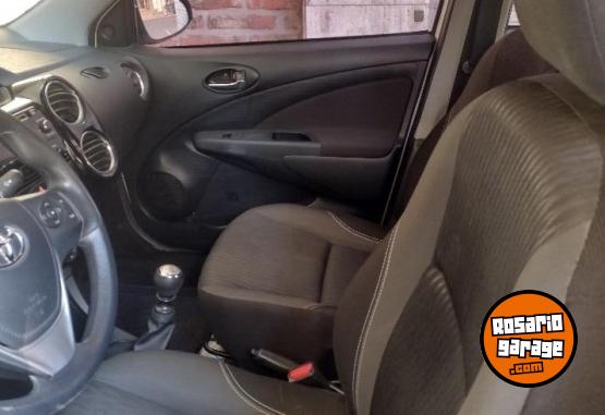 Autos - Toyota Etios XS 1.5 6M/T Sedán 2017 Nafta 91500Km - En Venta