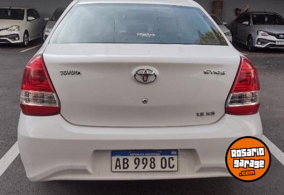 Autos - Toyota Etios XS 1.5 6M/T Sedán 2017 Nafta 91500Km - En Venta