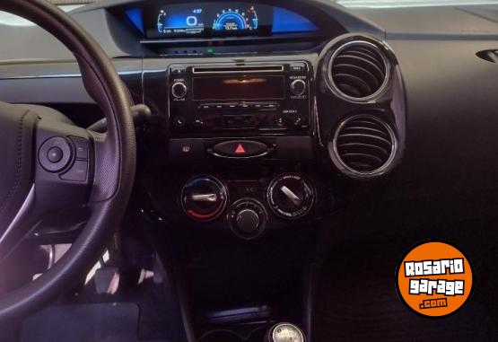 Autos - Toyota Etios XS 1.5 6M/T Sedán 2017 Nafta 91500Km - En Venta