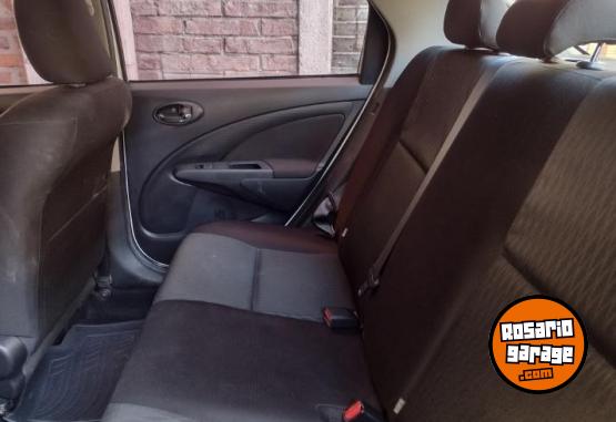 Autos - Toyota Etios XS 1.5 6M/T Sedán 2017 Nafta 91500Km - En Venta