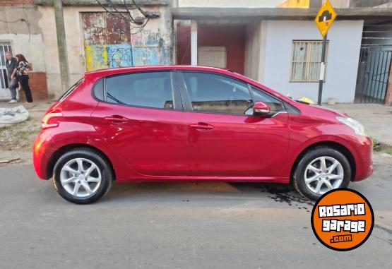 Autos - Peugeot 208 allure touchscreen 2013 Nafta 96000Km - En Venta
