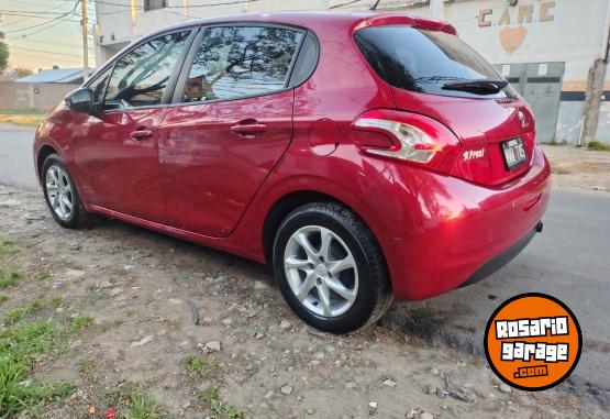 Autos - Peugeot 208 allure touchscreen 2013 Nafta 96000Km - En Venta