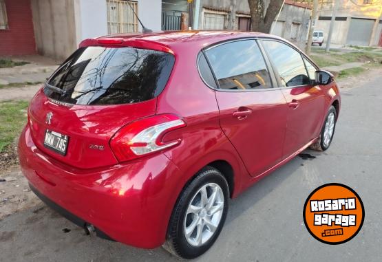Autos - Peugeot 208 allure touchscreen 2013 Nafta 96000Km - En Venta