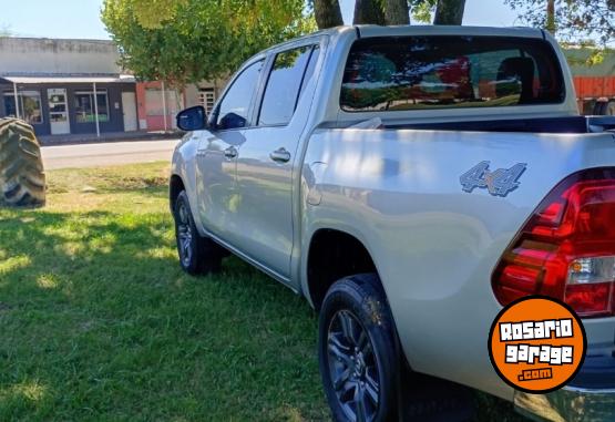 Camionetas - Toyota Hilux 2021 Diesel 128000Km - En Venta