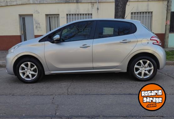 Autos - Peugeot 208 Allure Touch Screen 2014 Nafta 165000Km - En Venta