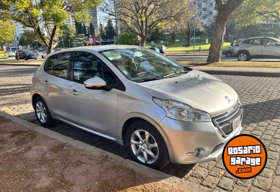 Autos - Peugeot 208 Allure Touch Screen 2014 Nafta 165000Km - En Venta