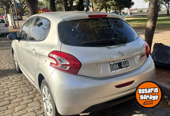 Autos - Peugeot 208 Allure Touch Screen 2014 Nafta 165000Km - En Venta